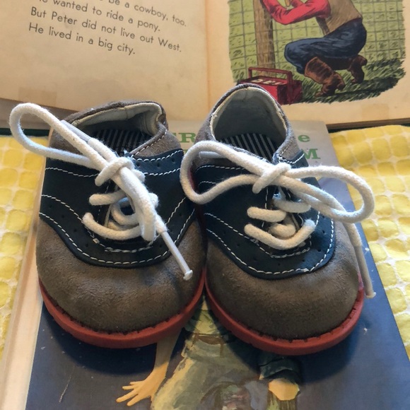 SOLD Oshkosh Saddle Shoes Toddler 2 - Picture 3 of 6